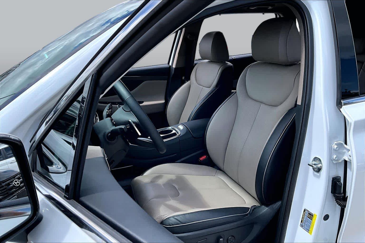 Used 2021 Quartz White Hyundai Limited image 8