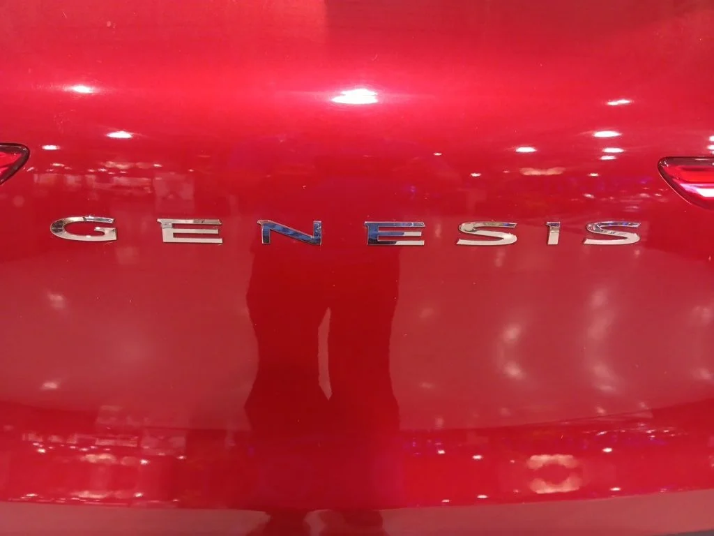 Used 2022 Red Genesis 3.5T Sport image 17