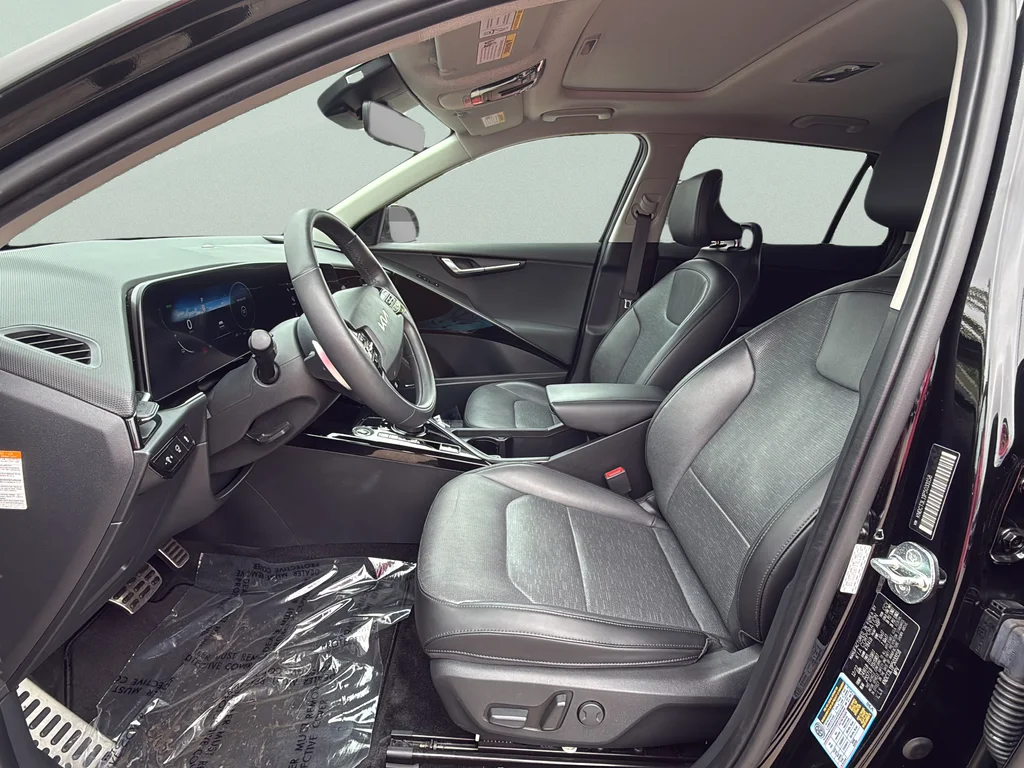 Certified Used 2023 Aurora Black Pearl Kia Wave image 9