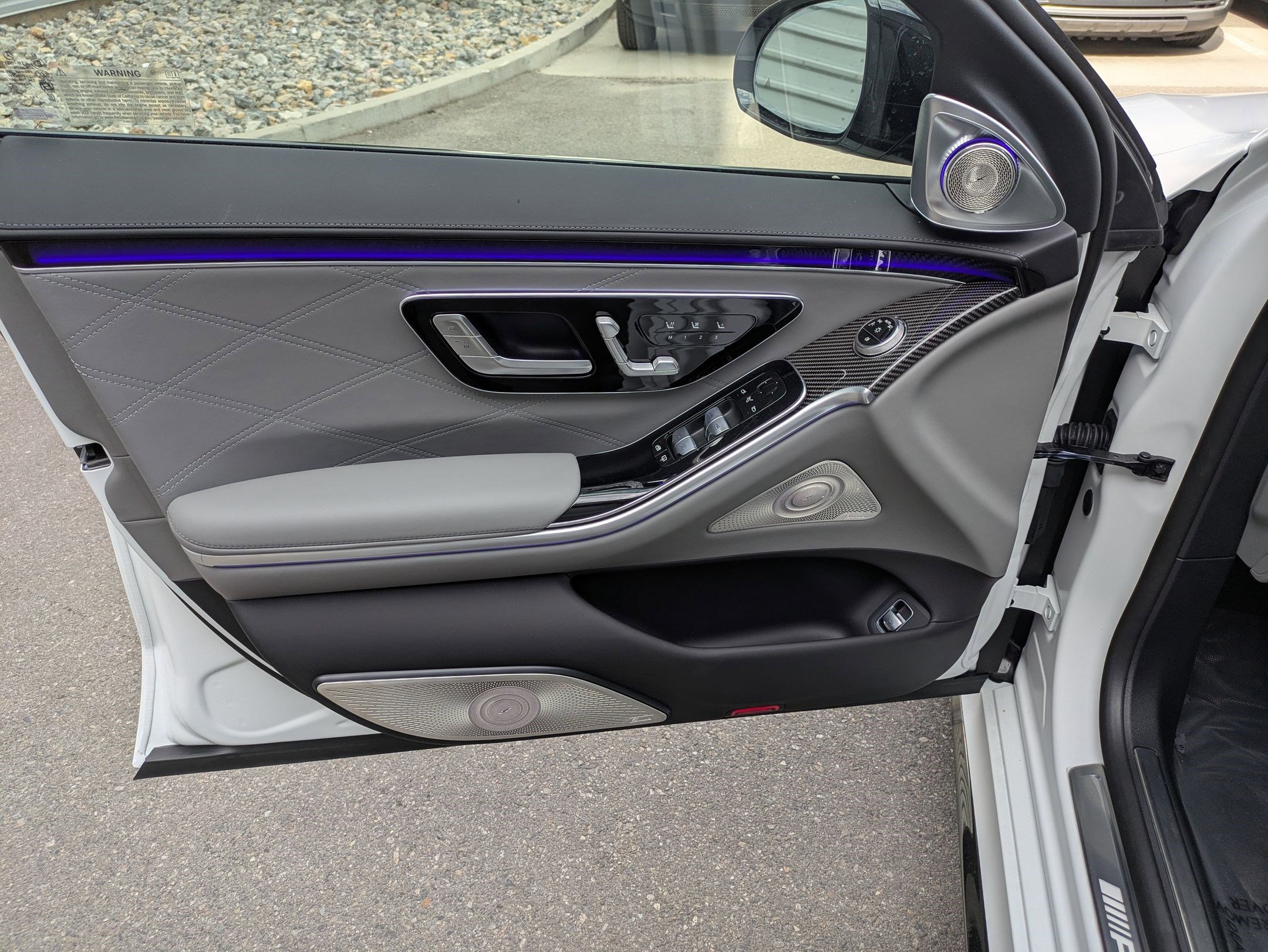 New 2026 MANUFAKTUR Signature Moonlight White Magno Mercedes-Benz AMG® S 63 E image 10