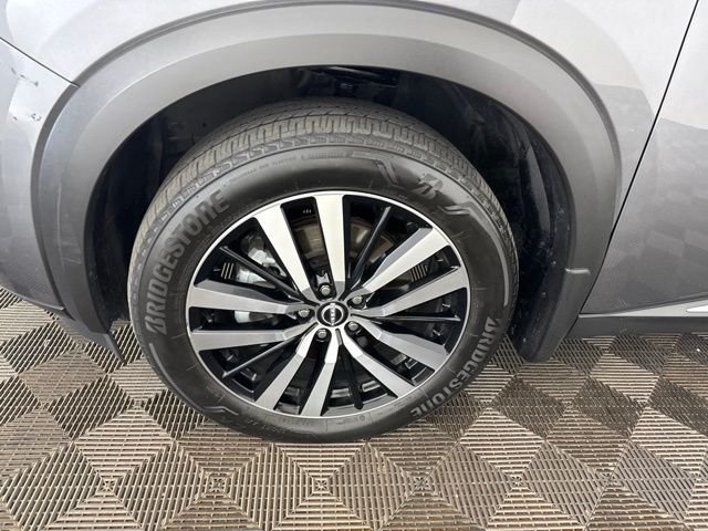 Used 2025 Gray Nissan Platinum image 29