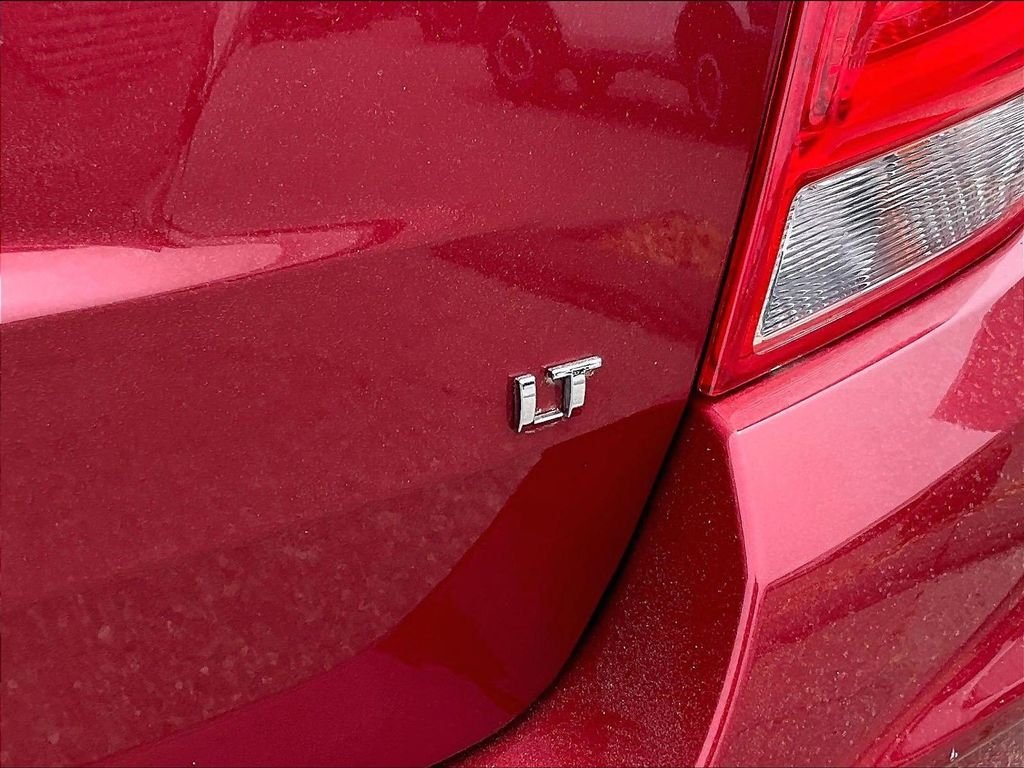 Used 2018 Red Chevrolet LT image 28