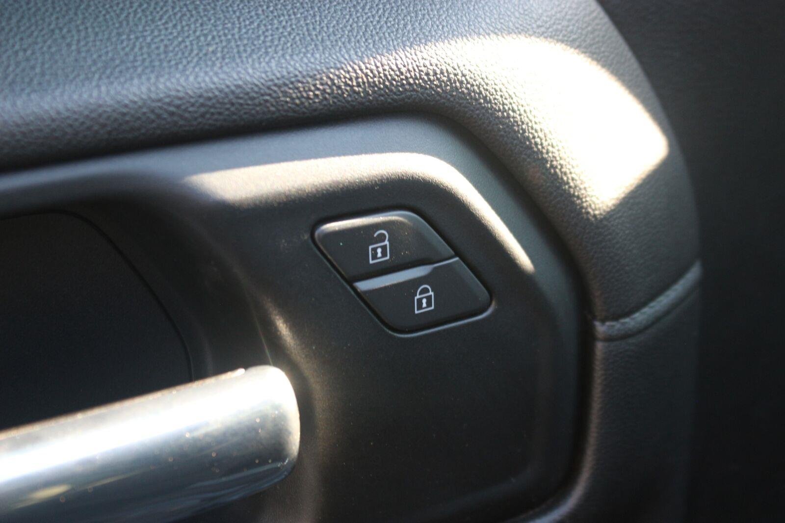 Used 2020 ONYX BLACK GMC Elevation image 13
