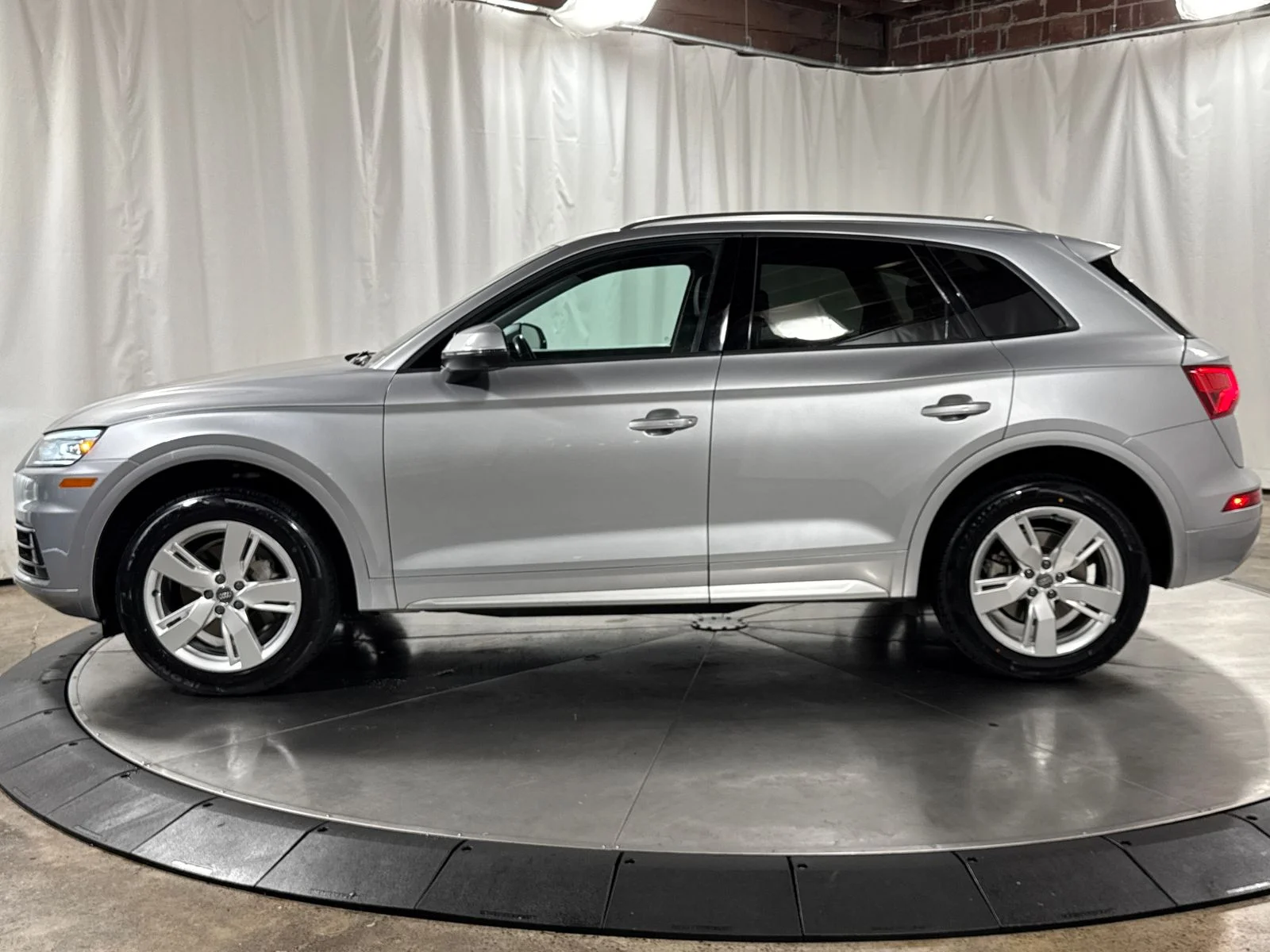 Used 2018 Florett Silver Metallic Audi 2.0T Premium quattro image 8