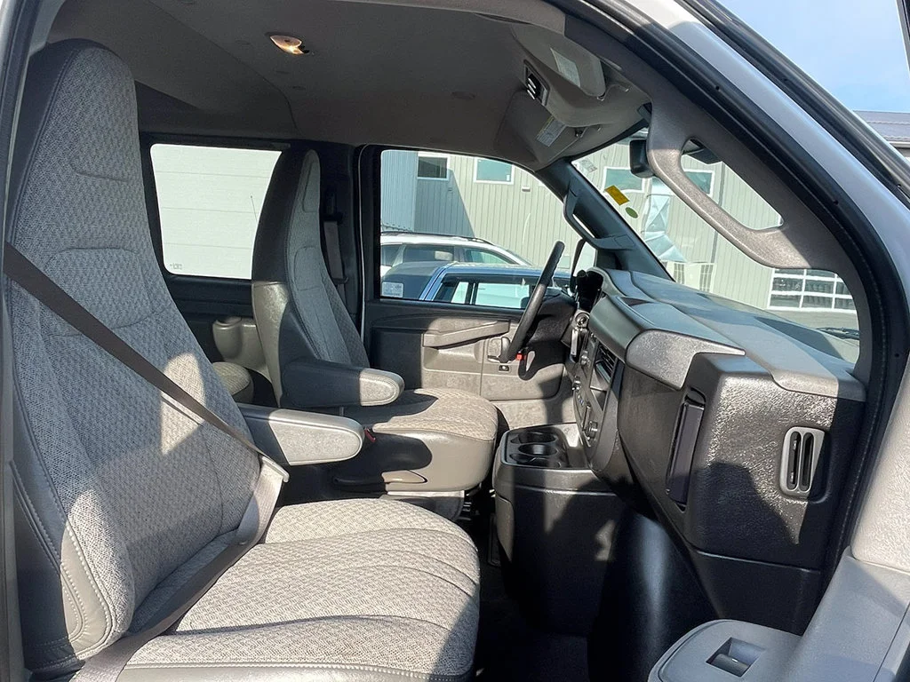 Used 2025 Summit White Chevrolet 1LT image 17