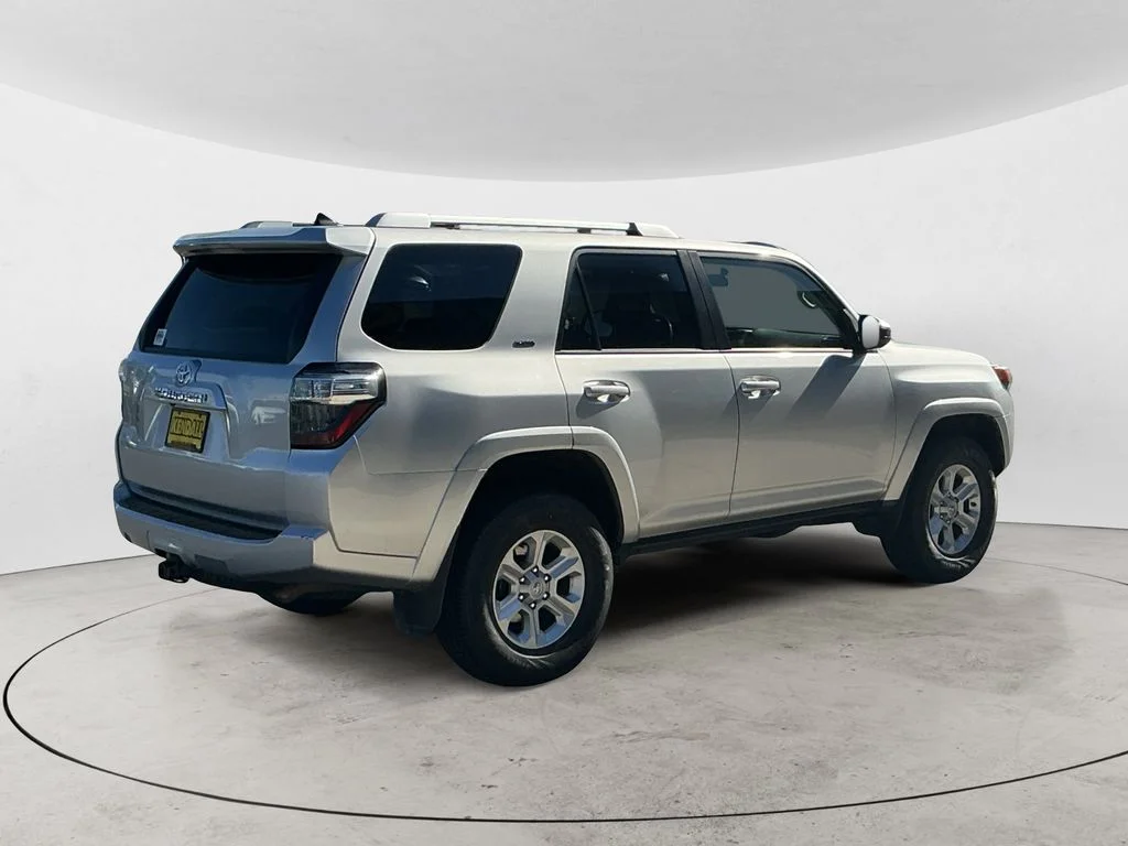 Used 2015 Silver Toyota SR5 image 5