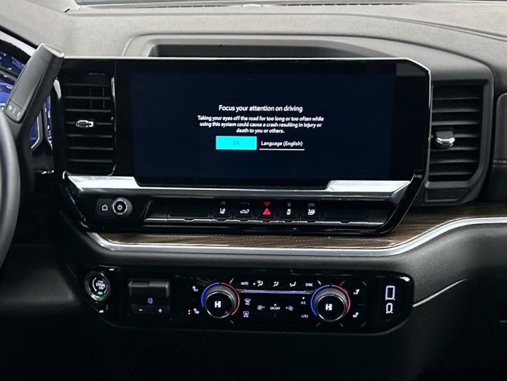 Used 2025 White Chevrolet LT image 12