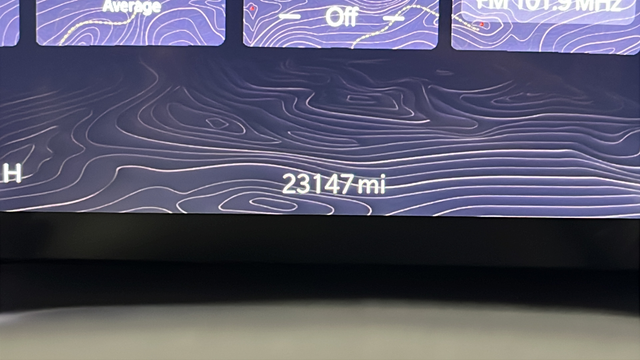 Used 2024 Midnight Sky Jeep Limited image 10