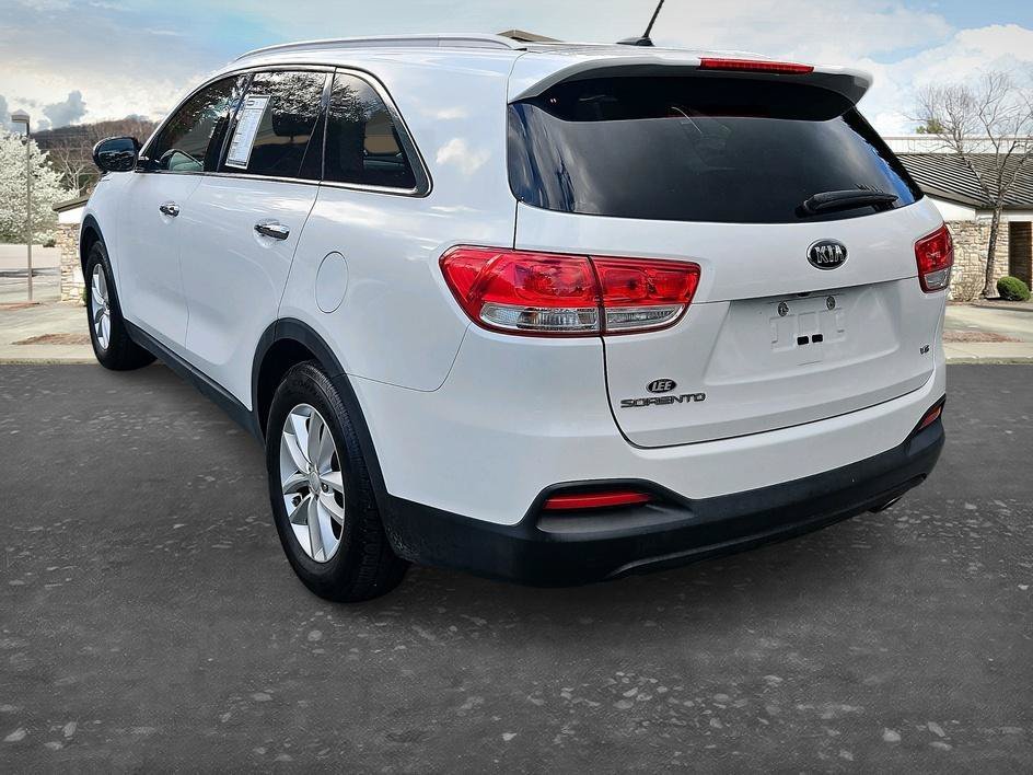 Used 2018 Snow White Pearl Kia LX V6 image 1