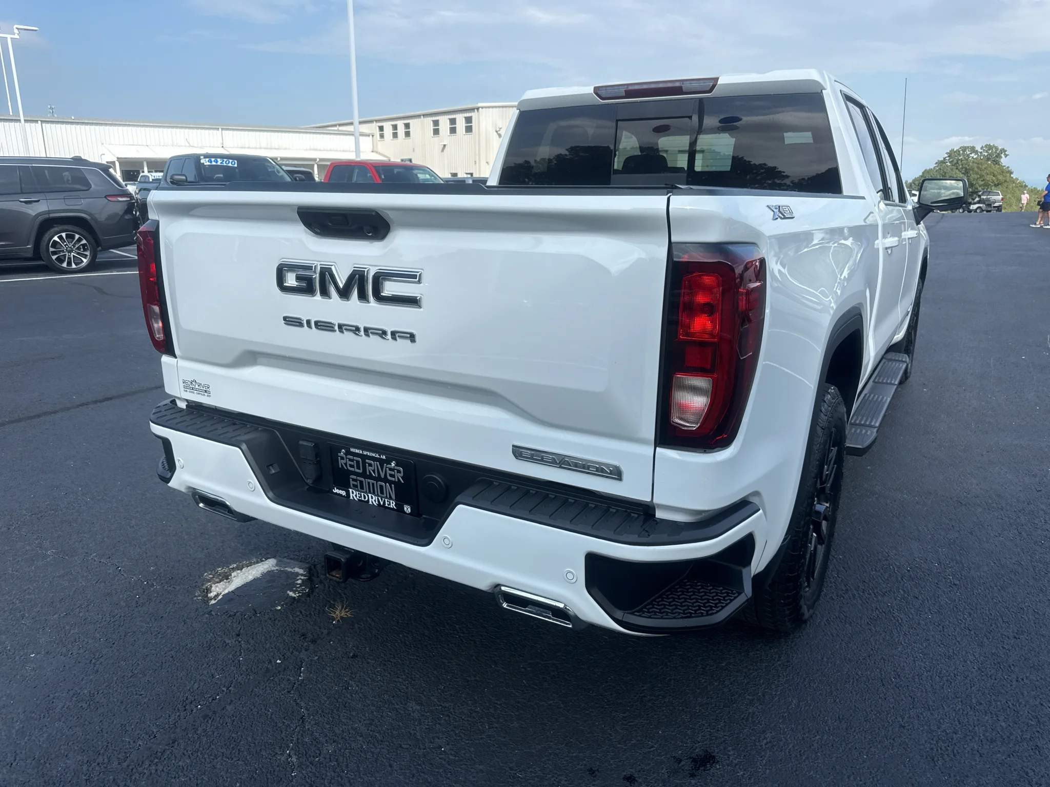 Used 2024 Summit White GMC Elevation image 5