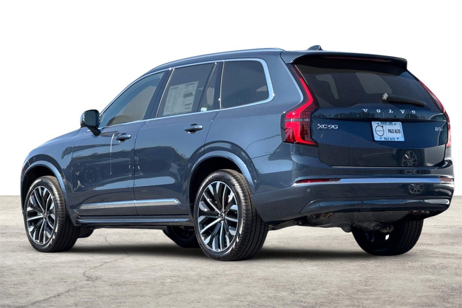2026 Volvo XC90 Plus - Photo 6