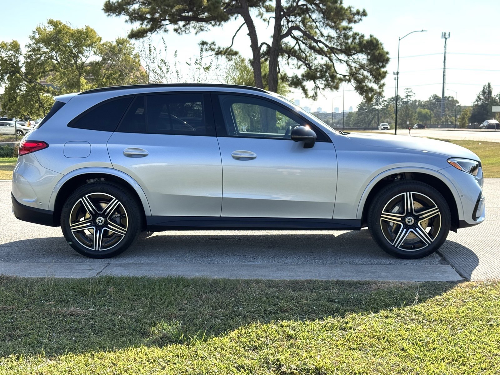 New 2026 Cirrus Silver Metallic Mercedes-Benz GLC 300 image 24