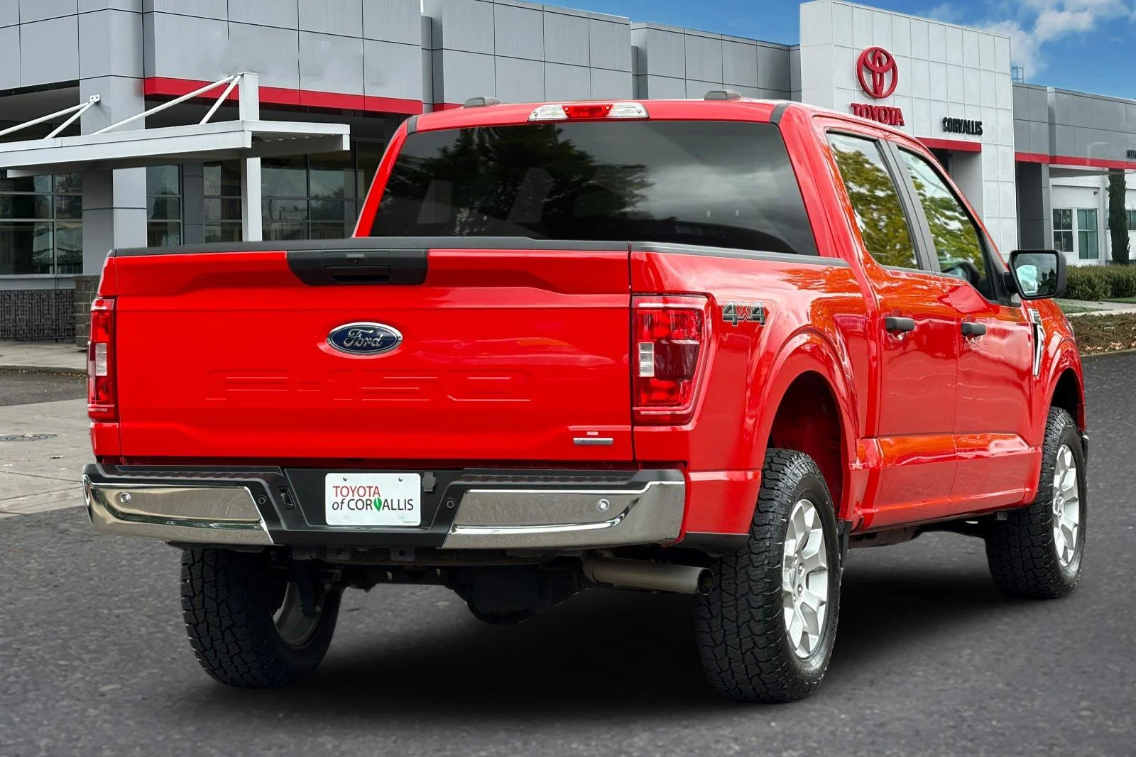Used 2023 Red Ford XLT image 4