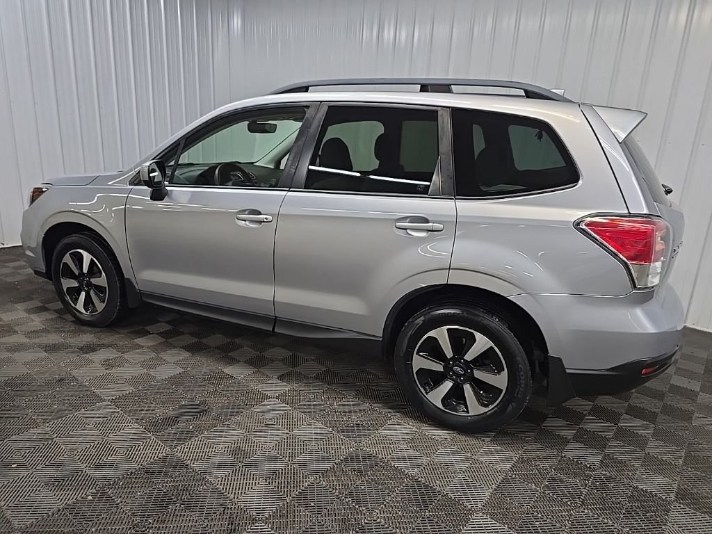 Used 2017 Silver Subaru 2.5i Premium image 4