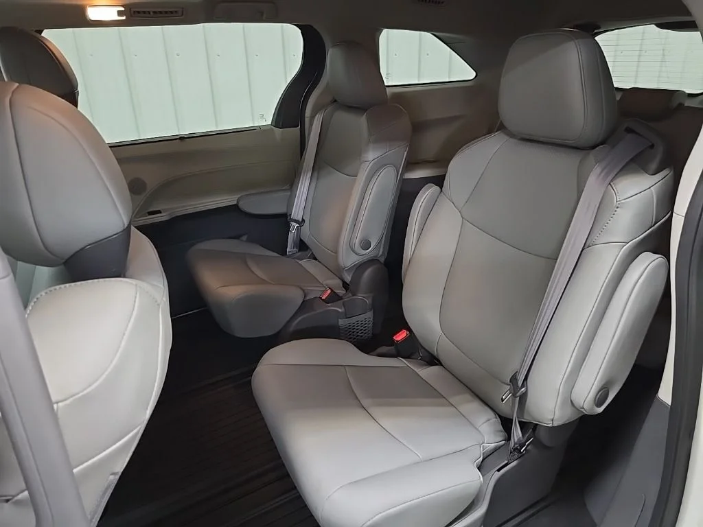 Used 2021 White Toyota XLE image 31