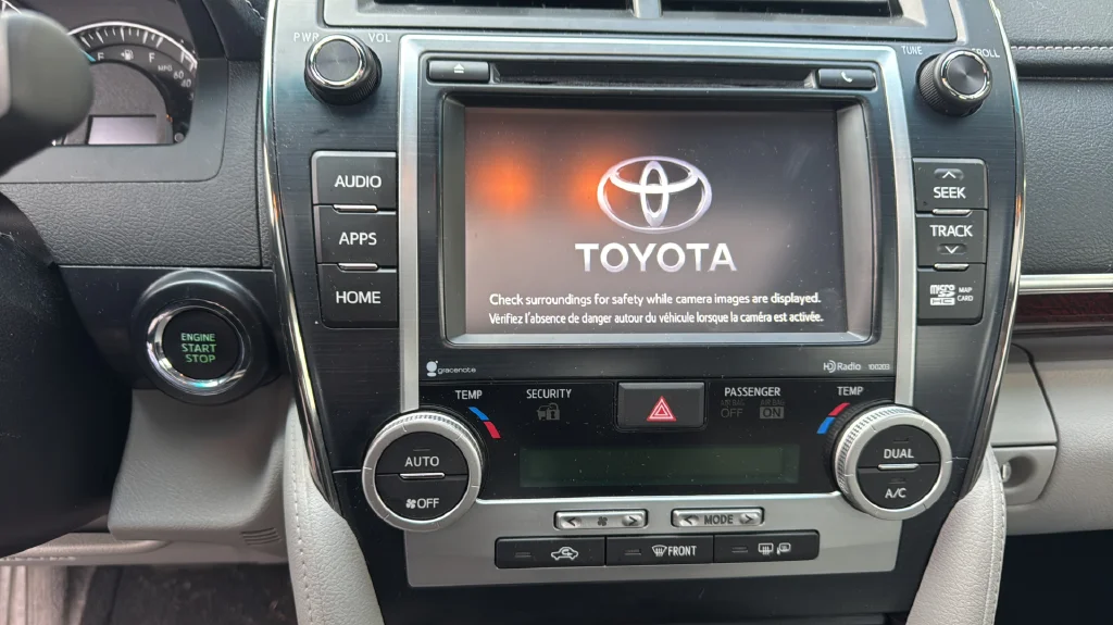 Used 2014 Black Toyota XLE image 18