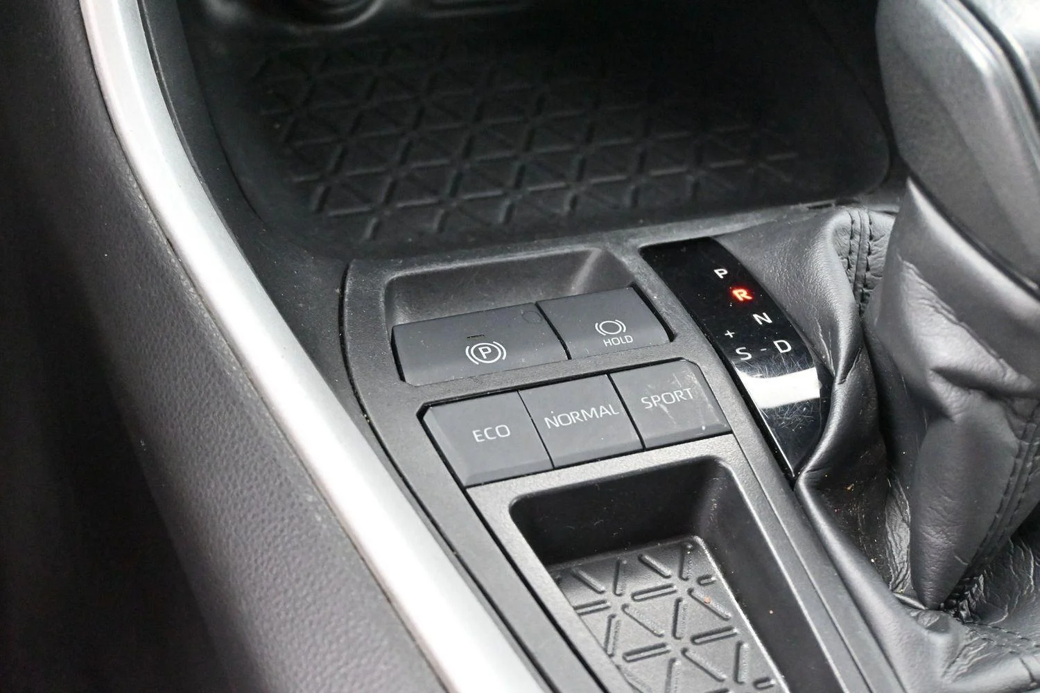 Used 2024 Magnetic Gray Metallic Toyota LE image 25