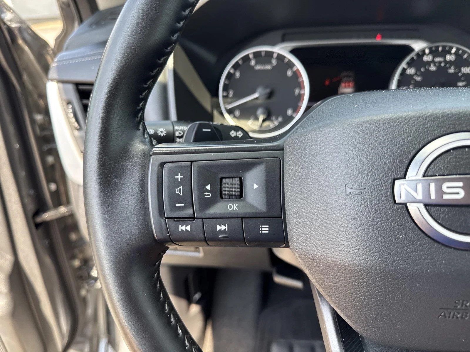 Used 2025 Gun Metallic Nissan SV image 21