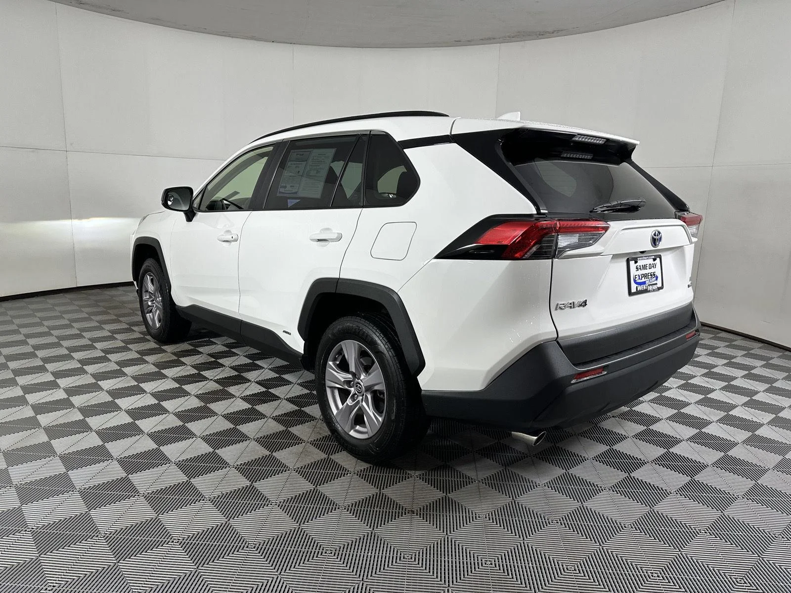 Used 2024 Ice Cap Toyota LE image 6