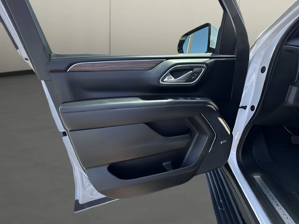 Used 2024 Iridescent Pearl Tricoat Chevrolet High Country image 23