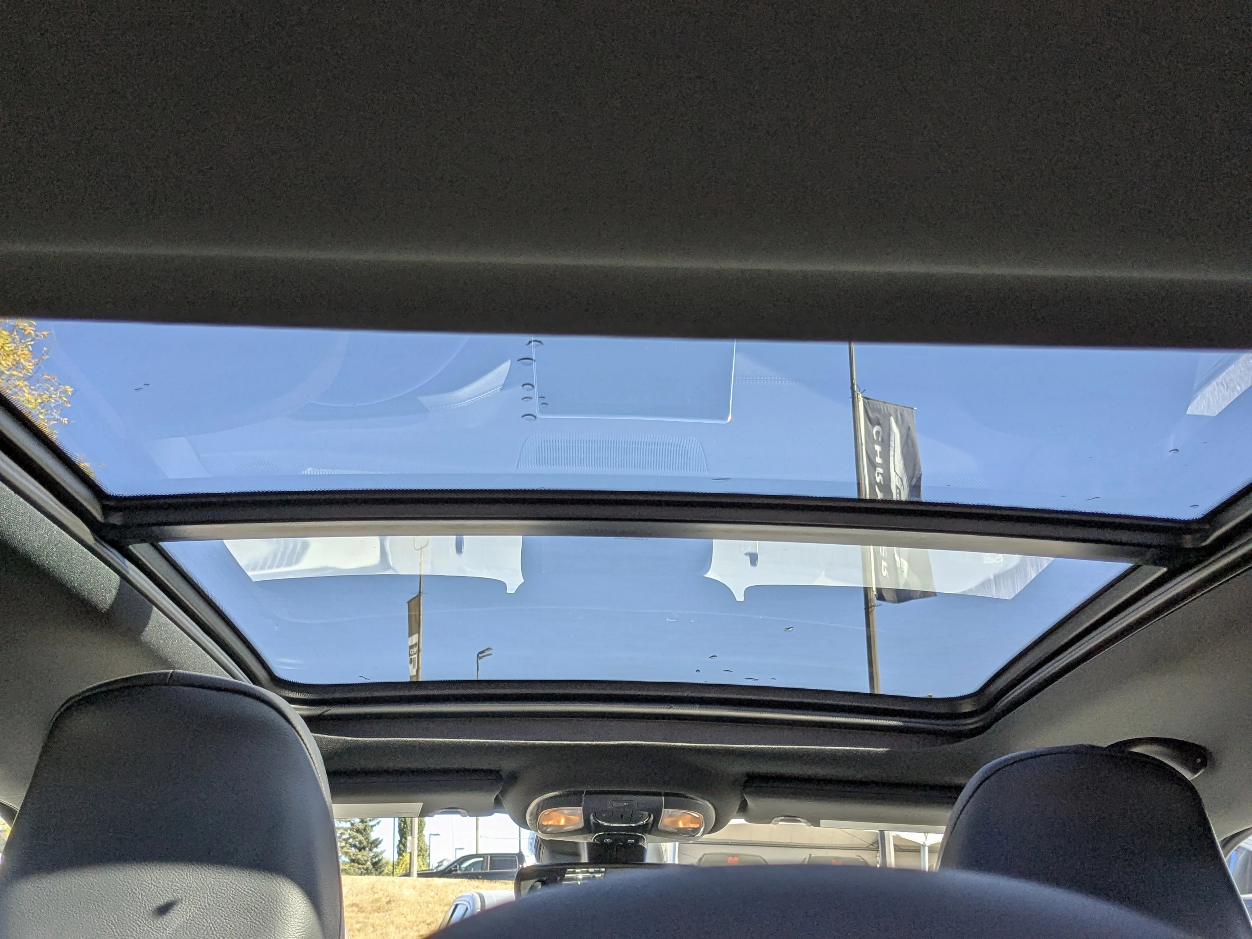 New 2026 White Jeep North - Panoramic Sunroof - Alpine Audio -  Adaptive Cruise - Power Liftgate & Tons More! image 27