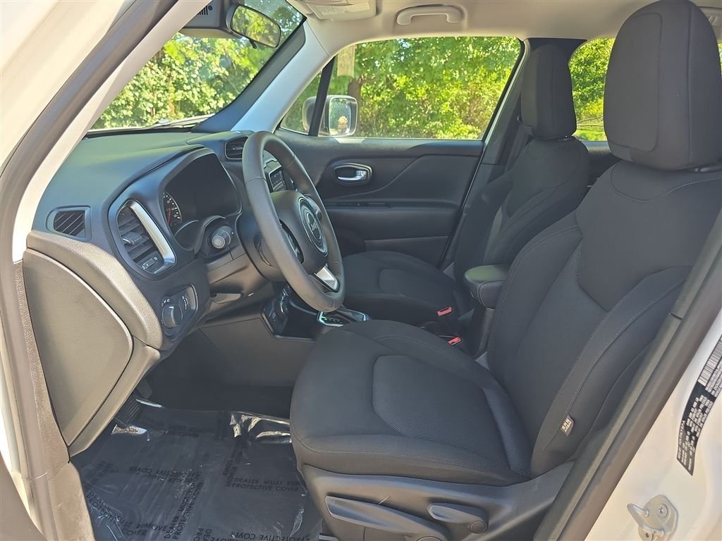 Certified Used 2023 White Jeep Latitude image 17