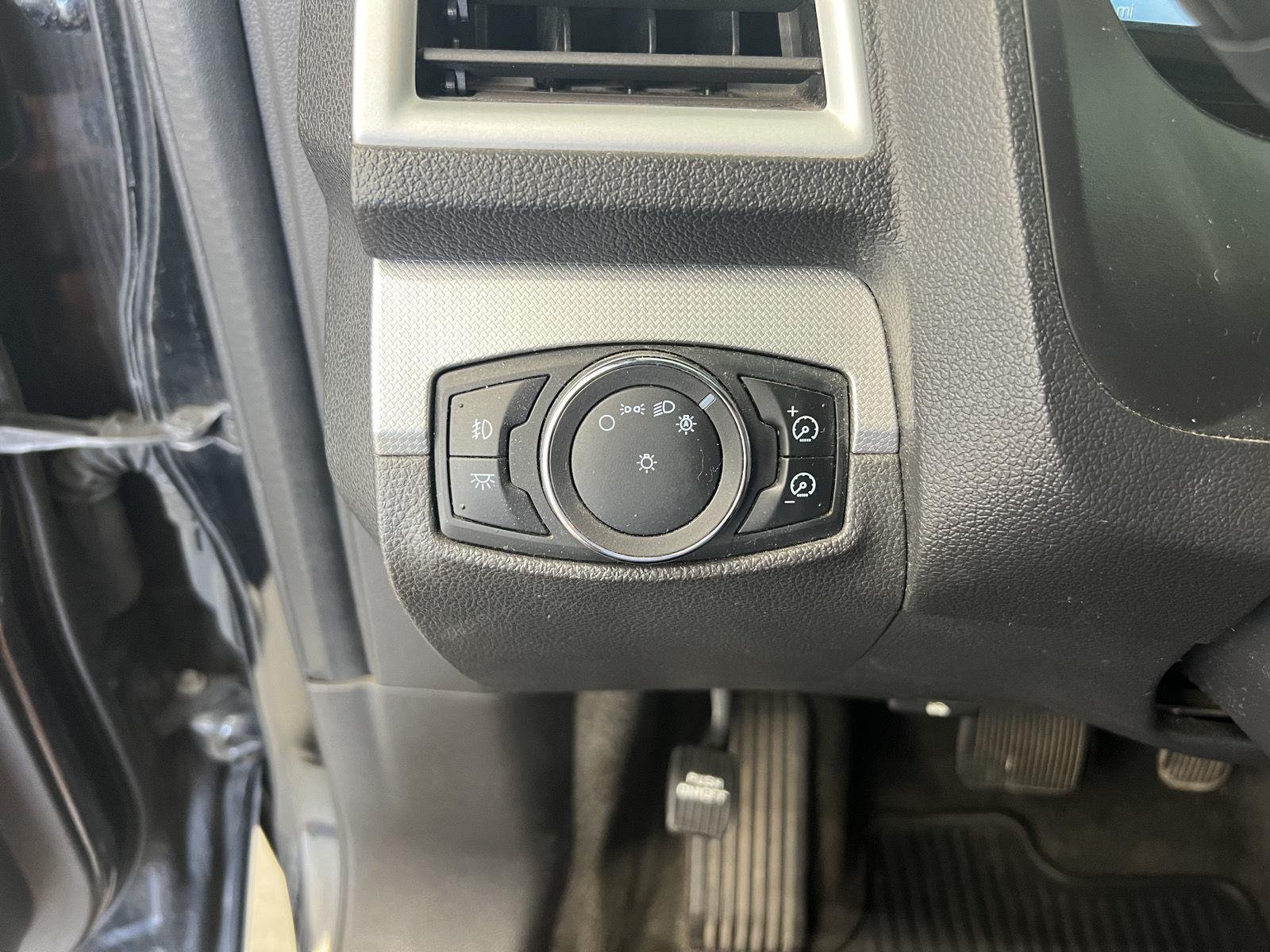 2011 Ford Explorer XLT - Photo 14