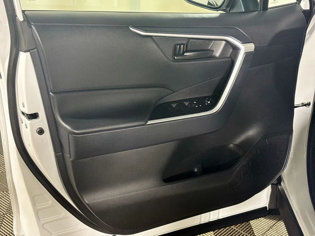 Used 2024 Ice Toyota LE image 10
