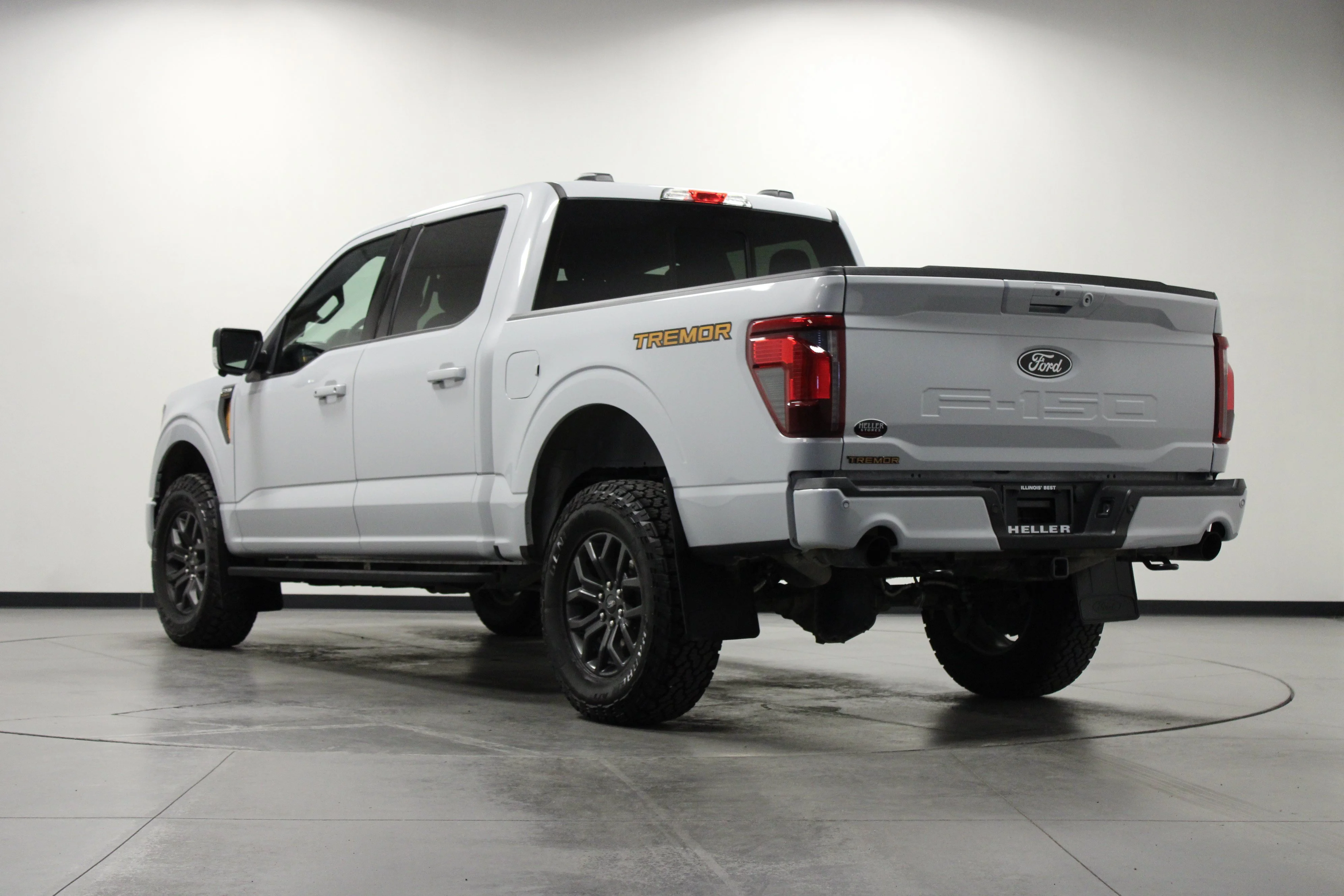Used 2025 Oxford White Ford Tremor image 6