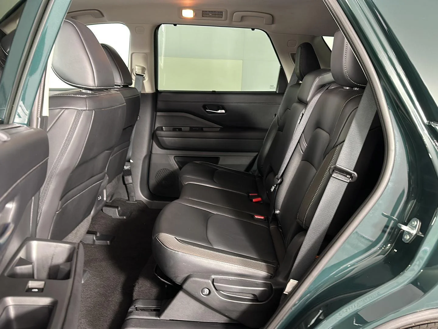 Used 2024 Obsidian Green Pearl Nissan SL image 20