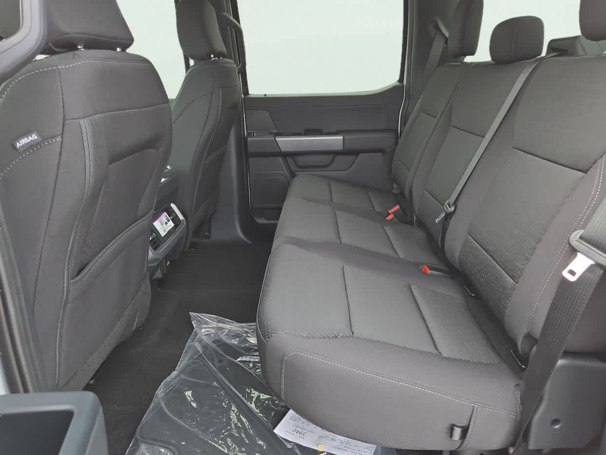 New 2026 Oxford White Ford XLT image 22