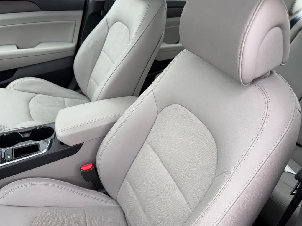 Used 2017 Lakeside Blue Hyundai Sport image 13