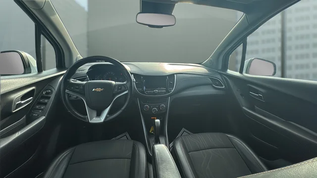 Used 2019 White Chevrolet LT image 10
