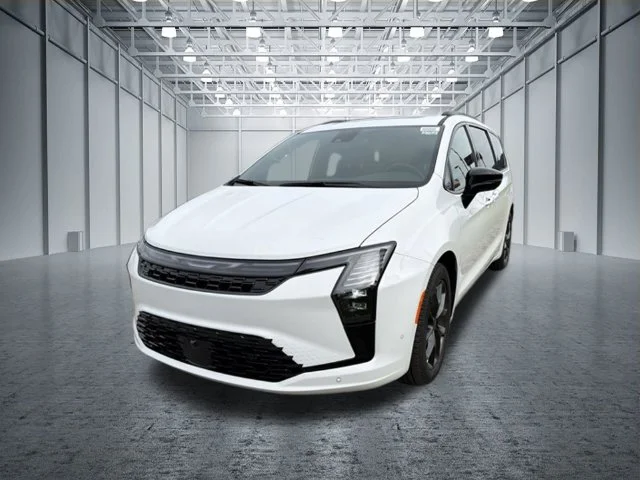New 2027 Bright White Clear-Coat Paint Chrysler Limited image 7