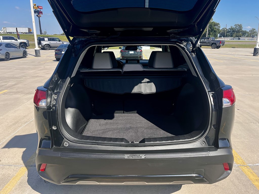 Used 2025 Jet Black Toyota L image 5
