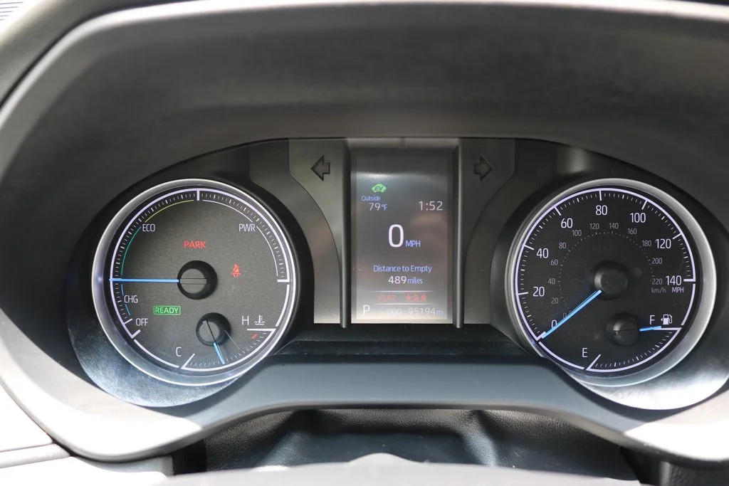 Used 2021 White Toyota LE image 26