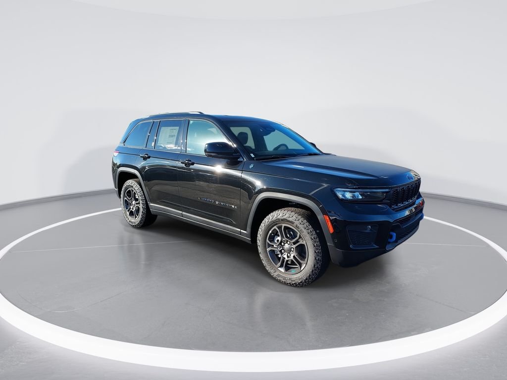New 2024 Diamond Black Crystal Pearlcoat Jeep Trailhawk 4xe image 2