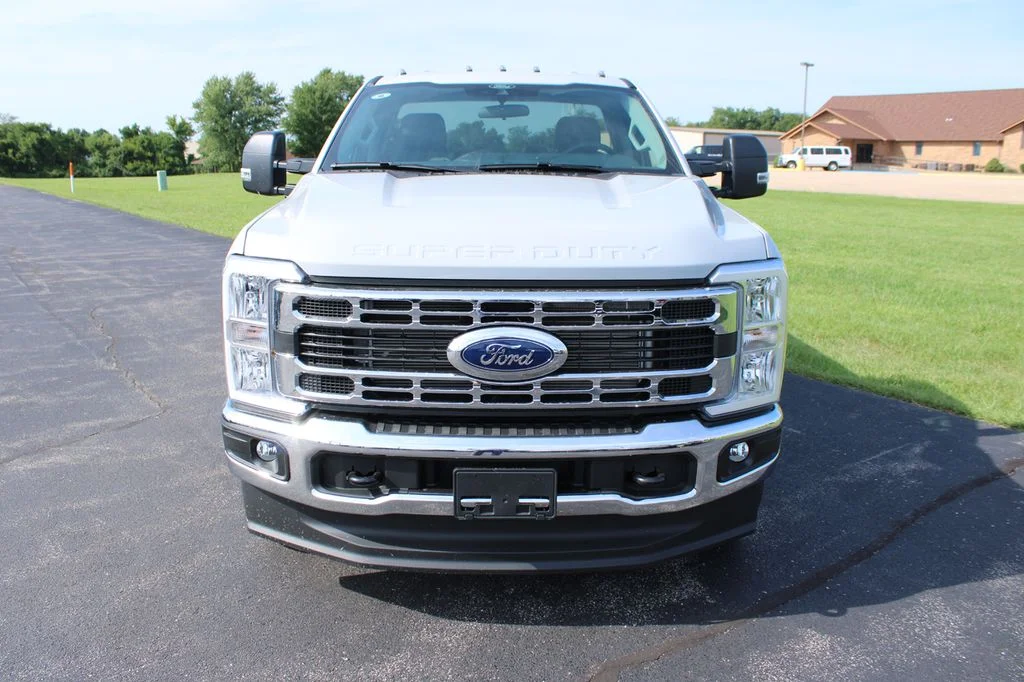 New 2026 Avalanche Ford F-350® XLT image 2