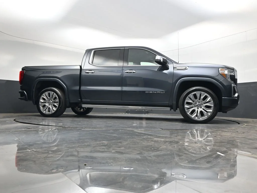 Used 2022 Blue GMC Denali image 35