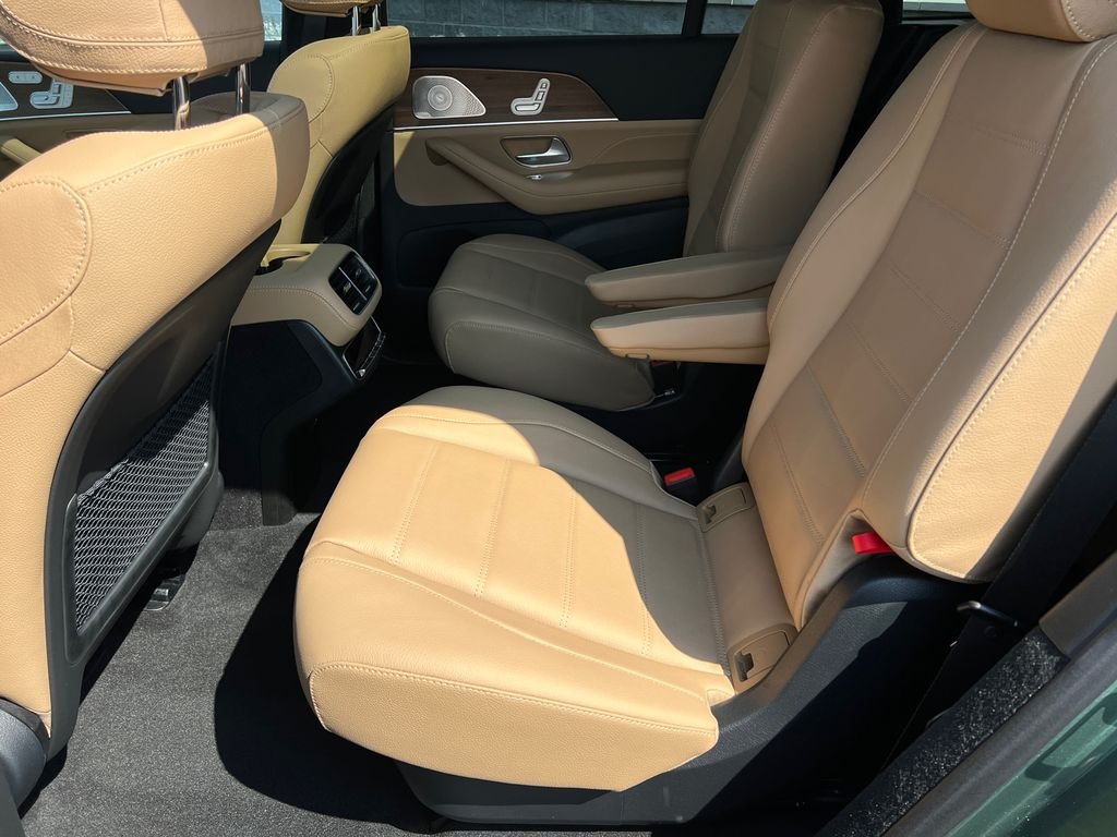 New 2026 MANUFAKTUR Ireland Mid Green Metallic Mercedes-Benz GLS 450 image 25