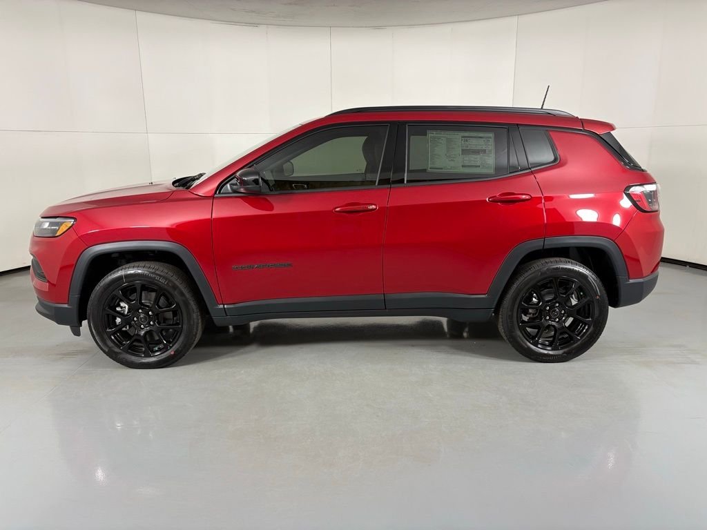 New 2026 Red Hot Pearl-Coat Exterior Paint Jeep Latitude image 5