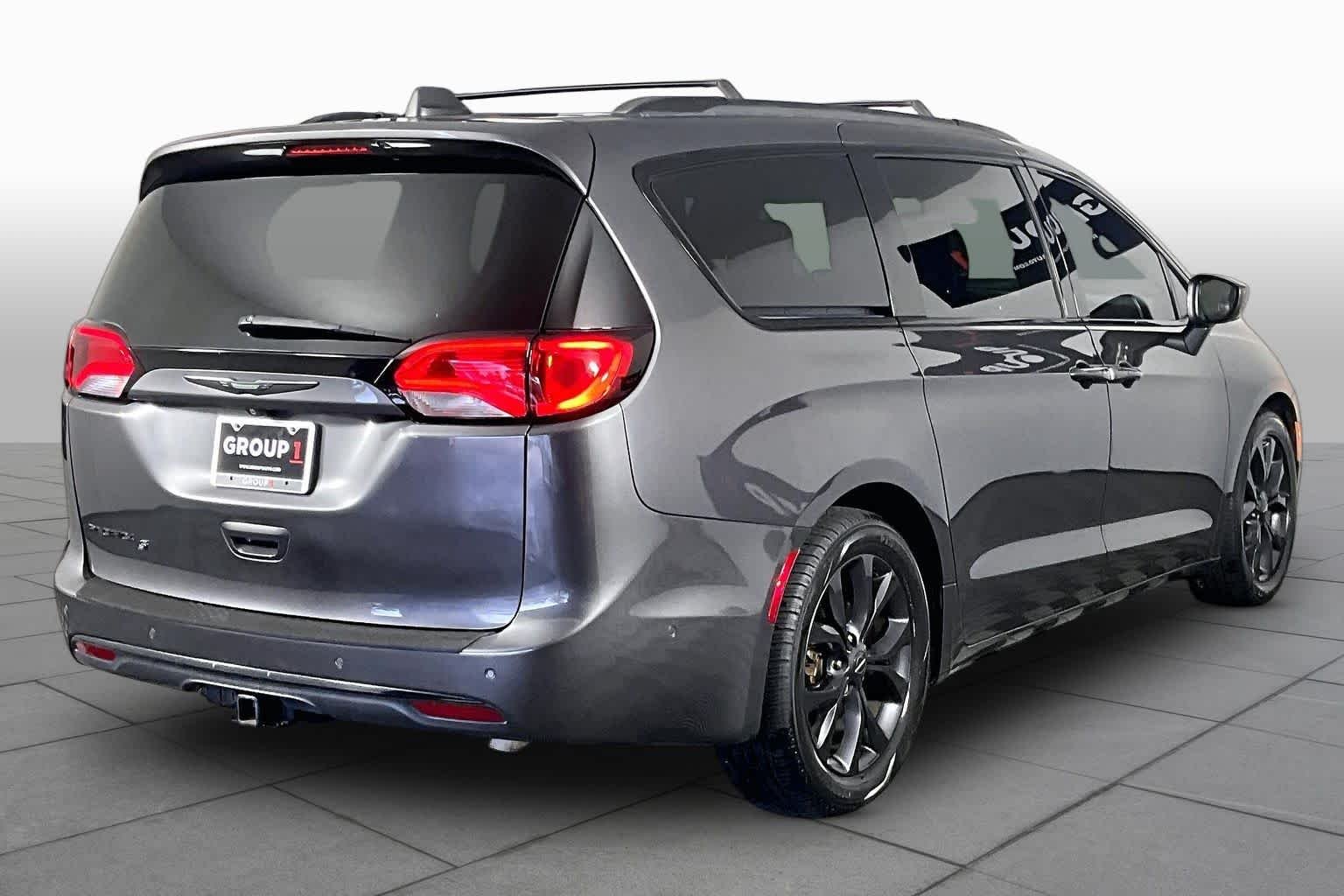 Used 2019 Granite Crystal Metallic Clearcoat Chrysler Touring L Plus image 12