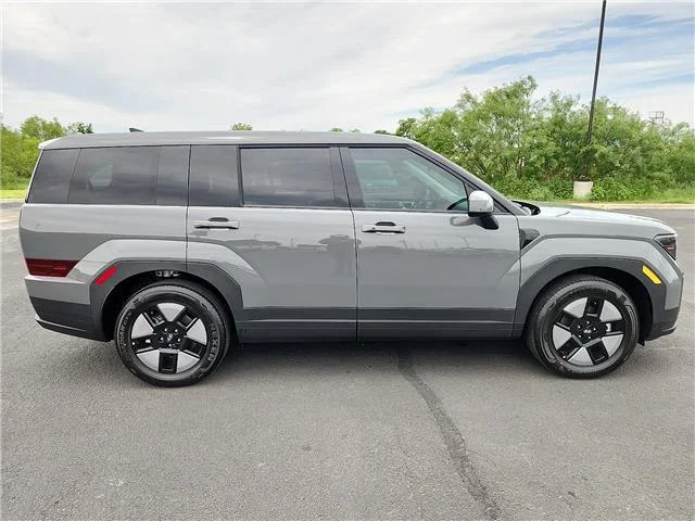 New 2026 Hampton Gray Hyundai SE image 5