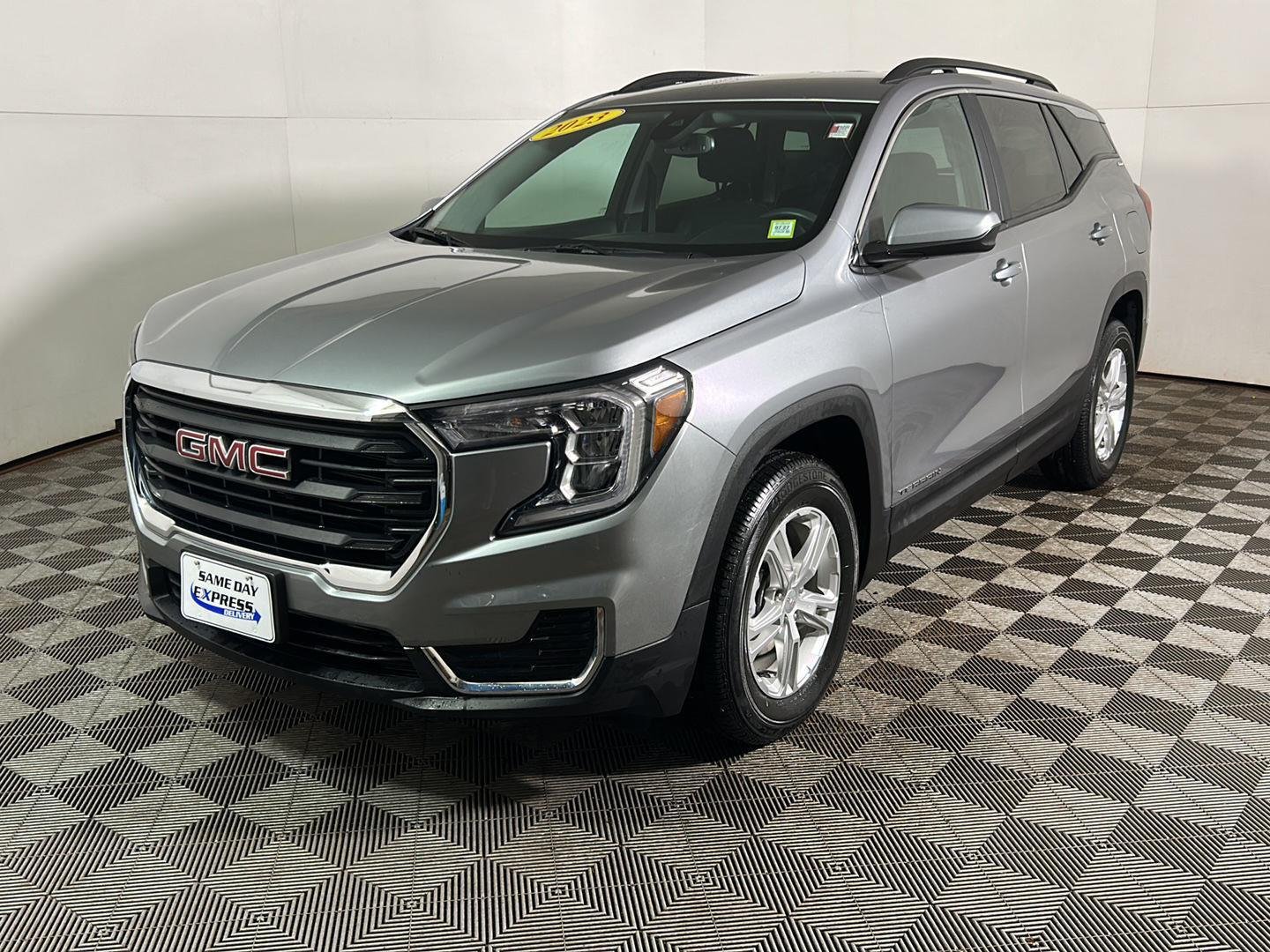 Used 2023 Sterling Metallic GMC SLE image 18