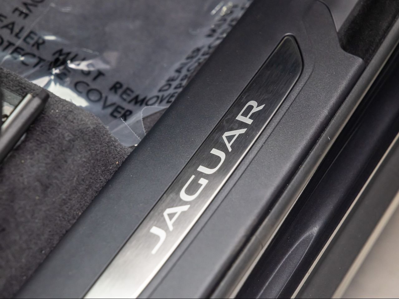 2025 Jaguar F-PACE R-Dynamic S - Photo 26