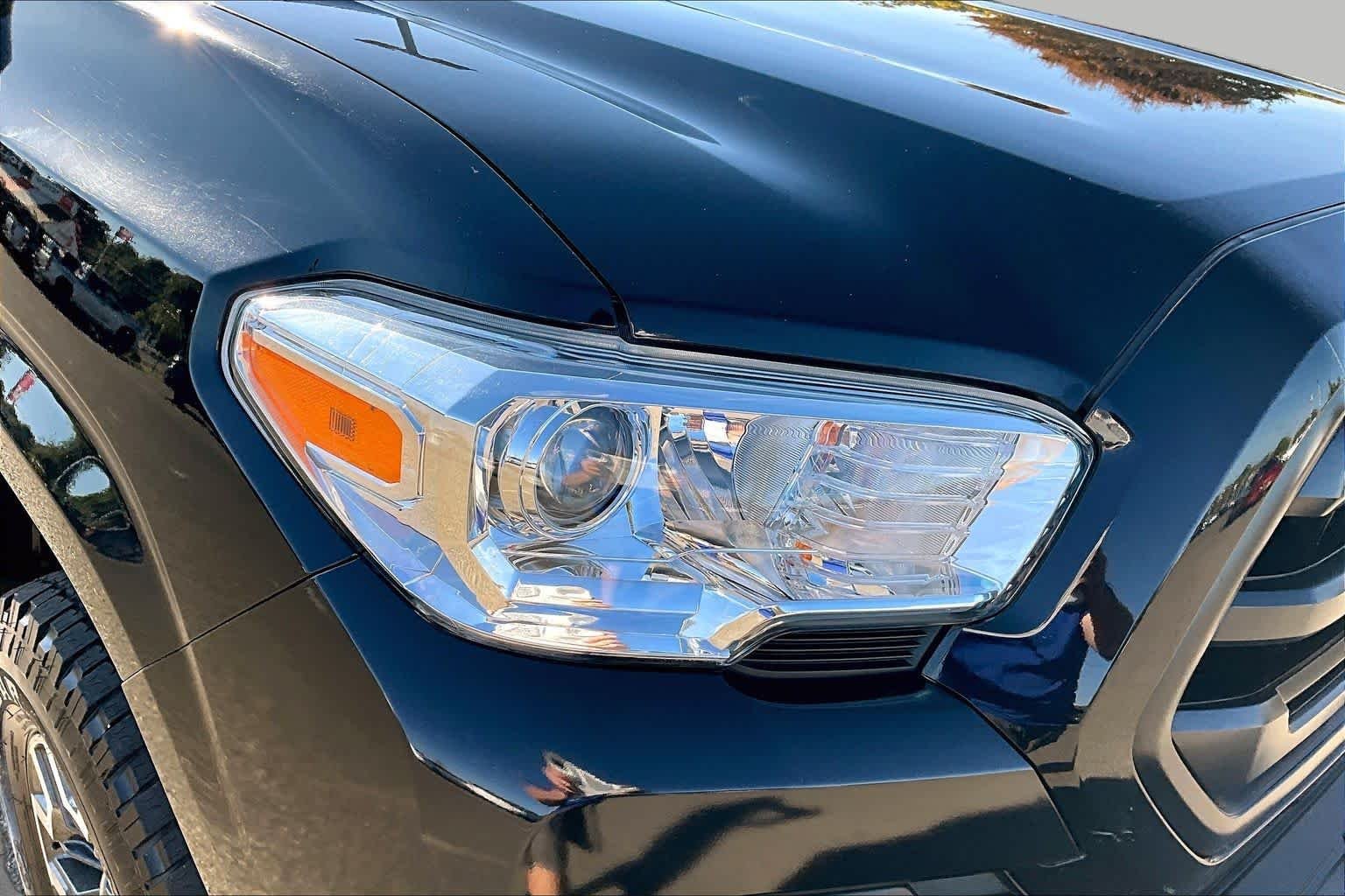 Used 2018 Midnight Black Metallic Toyota SR image 27