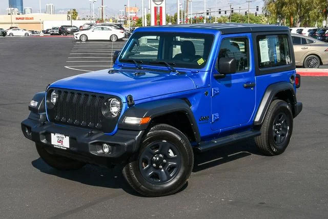 Used 2022 Blue Jeep Sport image 9
