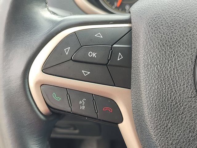 Used 2016 Silver Jeep Latitude image 20