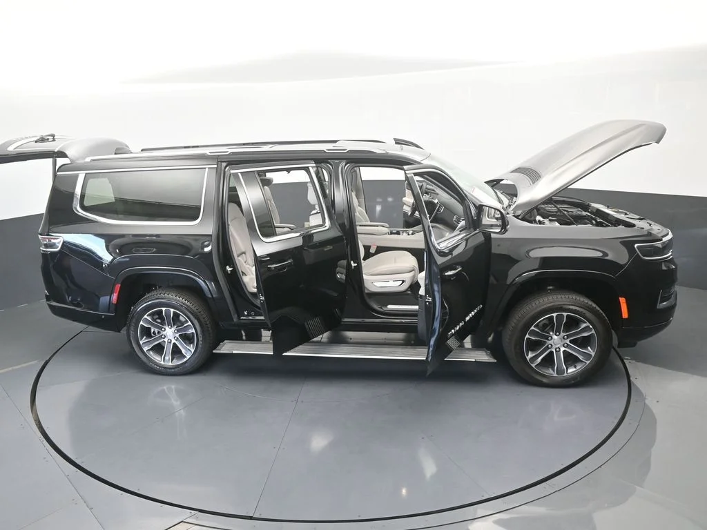 Used 2024 Diamond Black Crystal Pearlcoat Jeep Base image 83