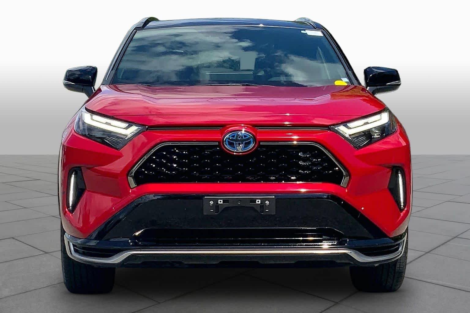 Used 2023 Supersonic Red/Midnight Black Metallic Toyota XSE image 4